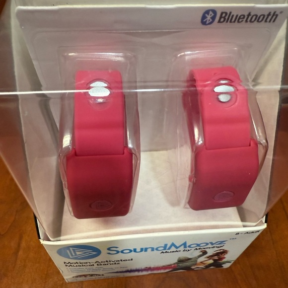 SoundMoovz Pink Motion-Activated Musical Bandz - Picture 2 of 4